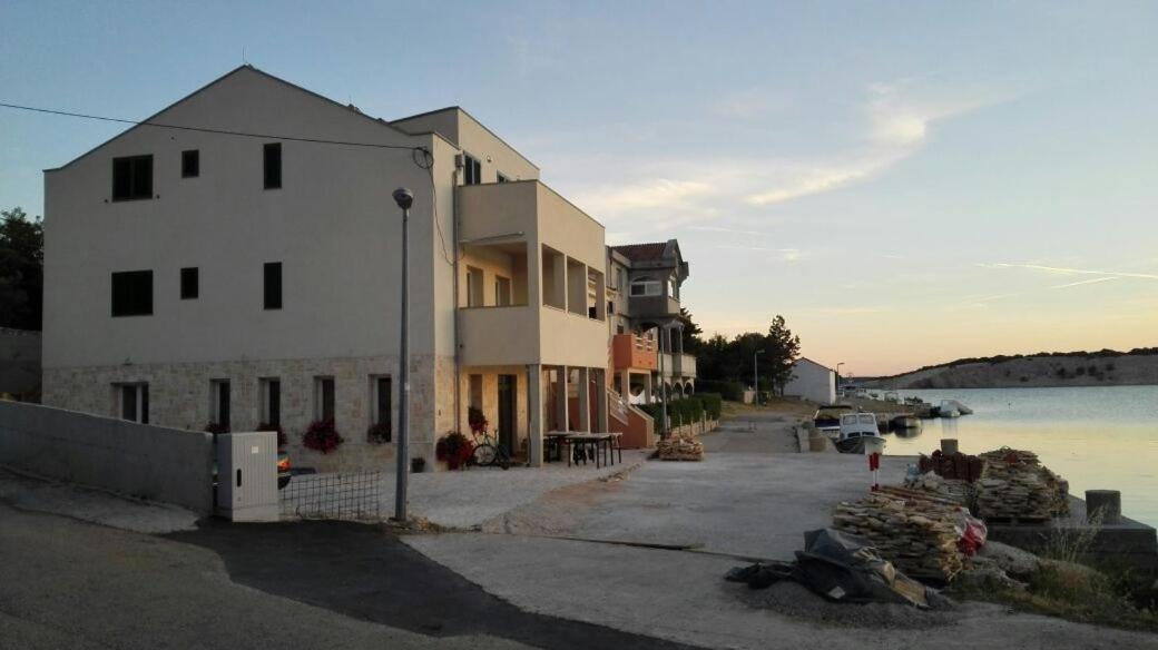 Apartments By The Sea Simuni, Pag - 18386 Kolan Eksteriør bilde