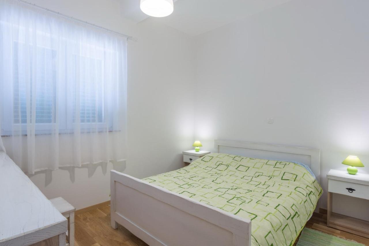 Apartments By The Sea Simuni, Pag - 18386 Kolan Eksteriør bilde