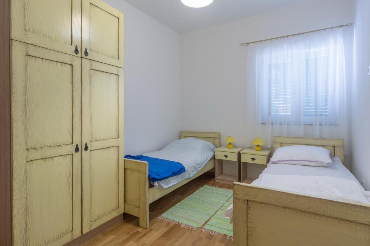 Apartments By The Sea Simuni, Pag - 18386 Kolan Eksteriør bilde